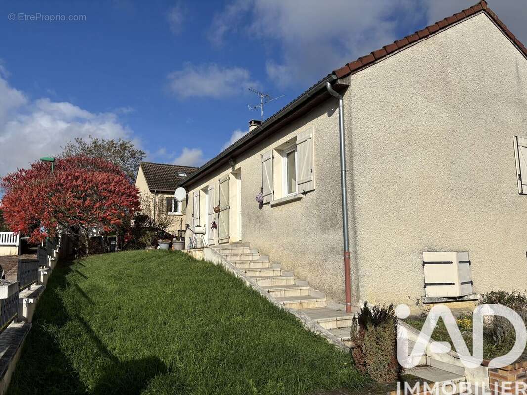 Maison 94 m² à Villefargeau  - photo 4