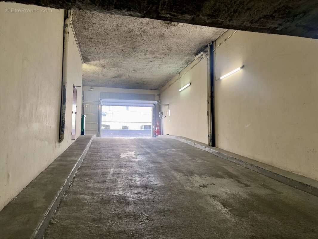 Rue Buffon - Emplacement de parking - photo 3