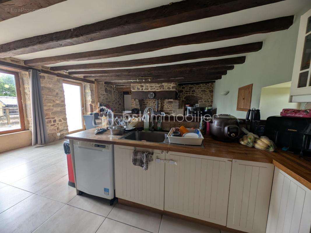 Maison de campagne offrant un beau potentiel ! - photo 3