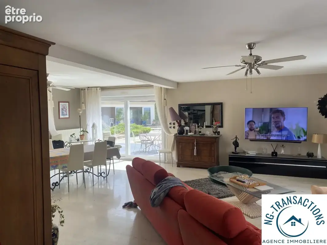 Belle maison de plain-pied avec une vue panoramique sur la campagne. - photo 9