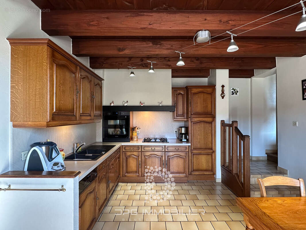 Maison à SAINT-MARCELIN-DE-CRAY