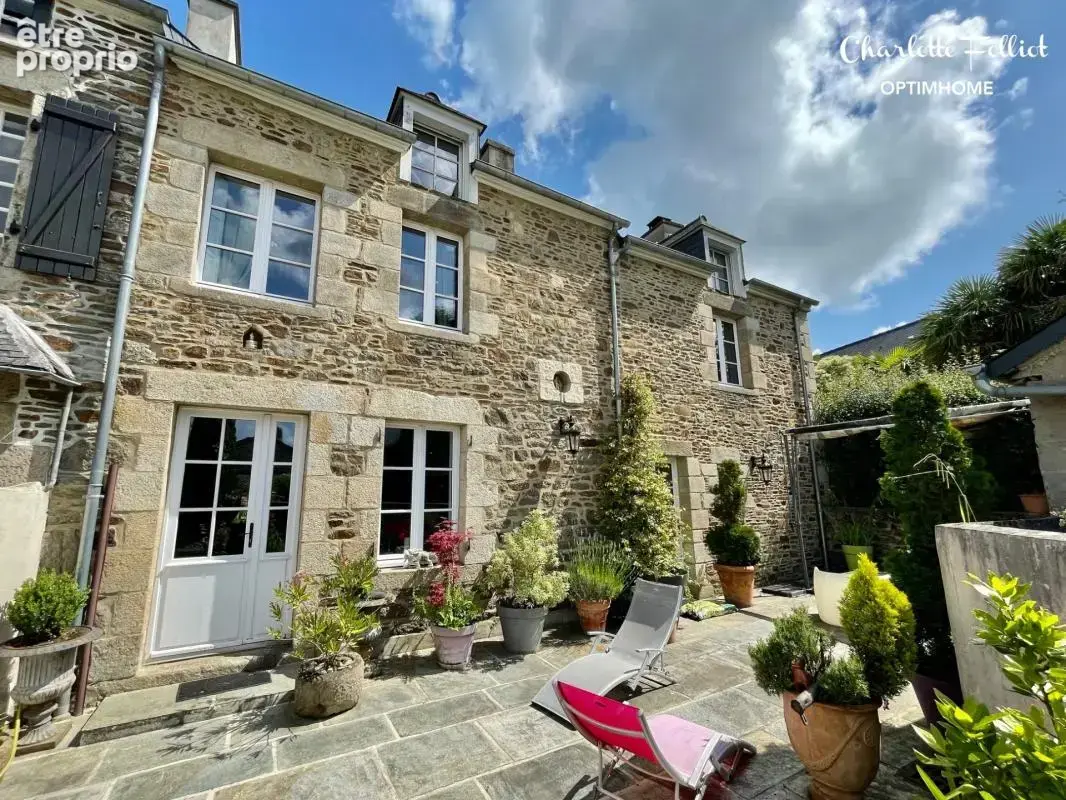 Maison à LANGROLAY-SUR-RANCE