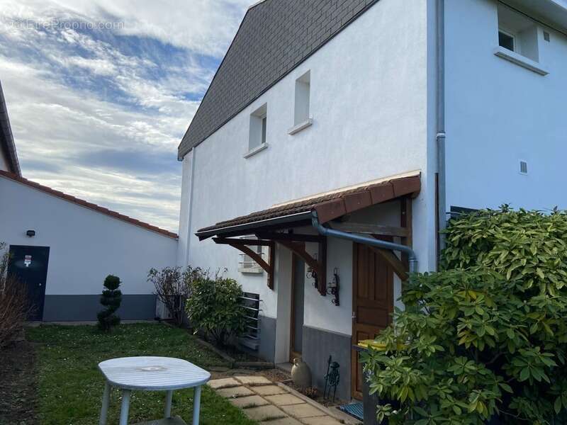 Maison à MARINGUES