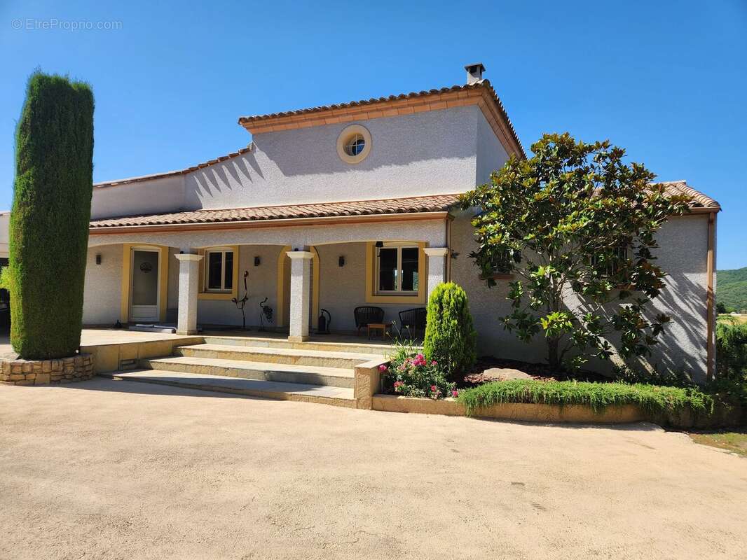 Superbe Villa de Campagne Alliant Luxe Moderne et un Magnifique Terrain - photo 22