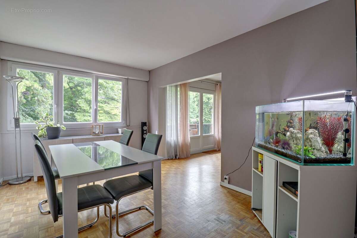 Appartement à VERNEUIL-SUR-SEINE
