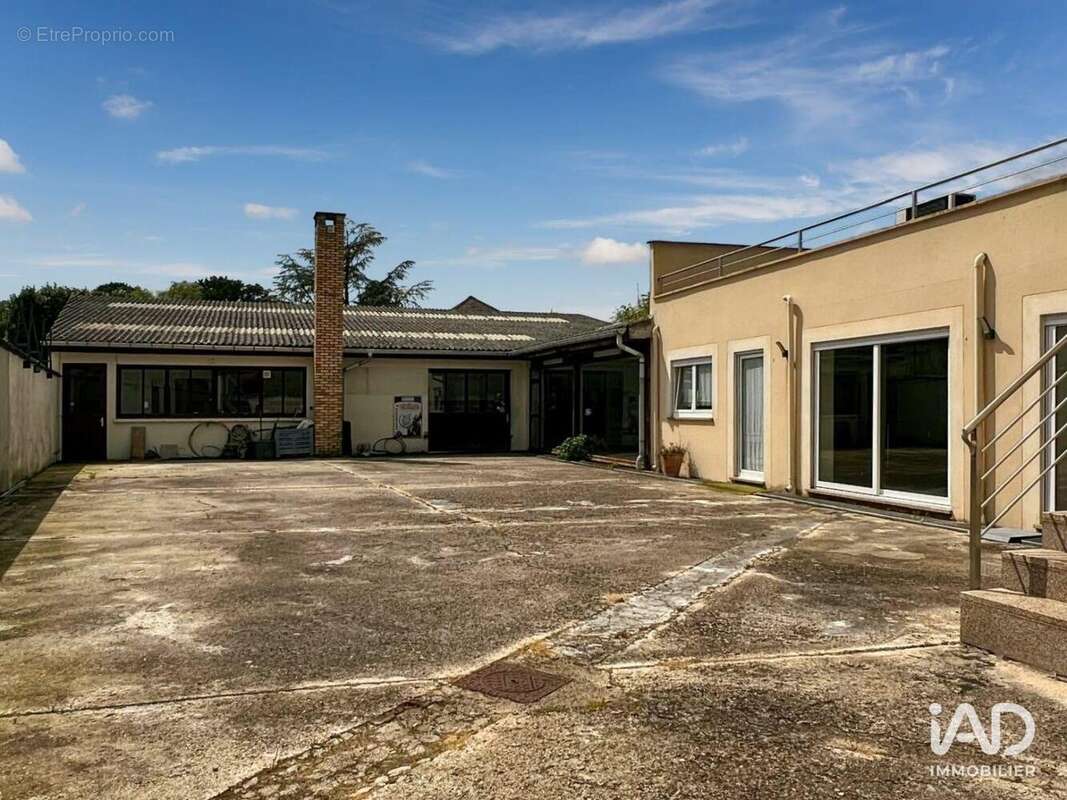 Photo 6 - Commerce à MOISSY-CRAMAYEL