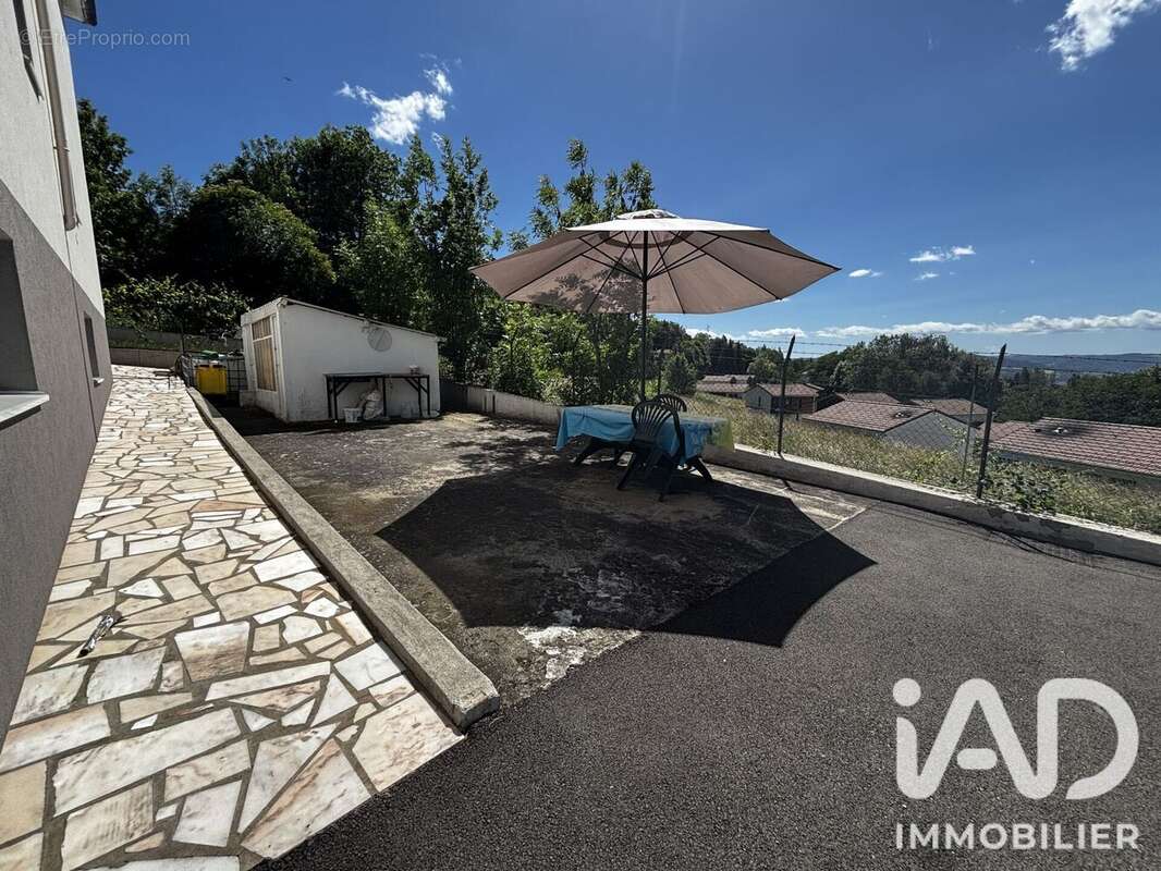 Photo 5 - Maison à LE CHAMBON-FEUGEROLLES