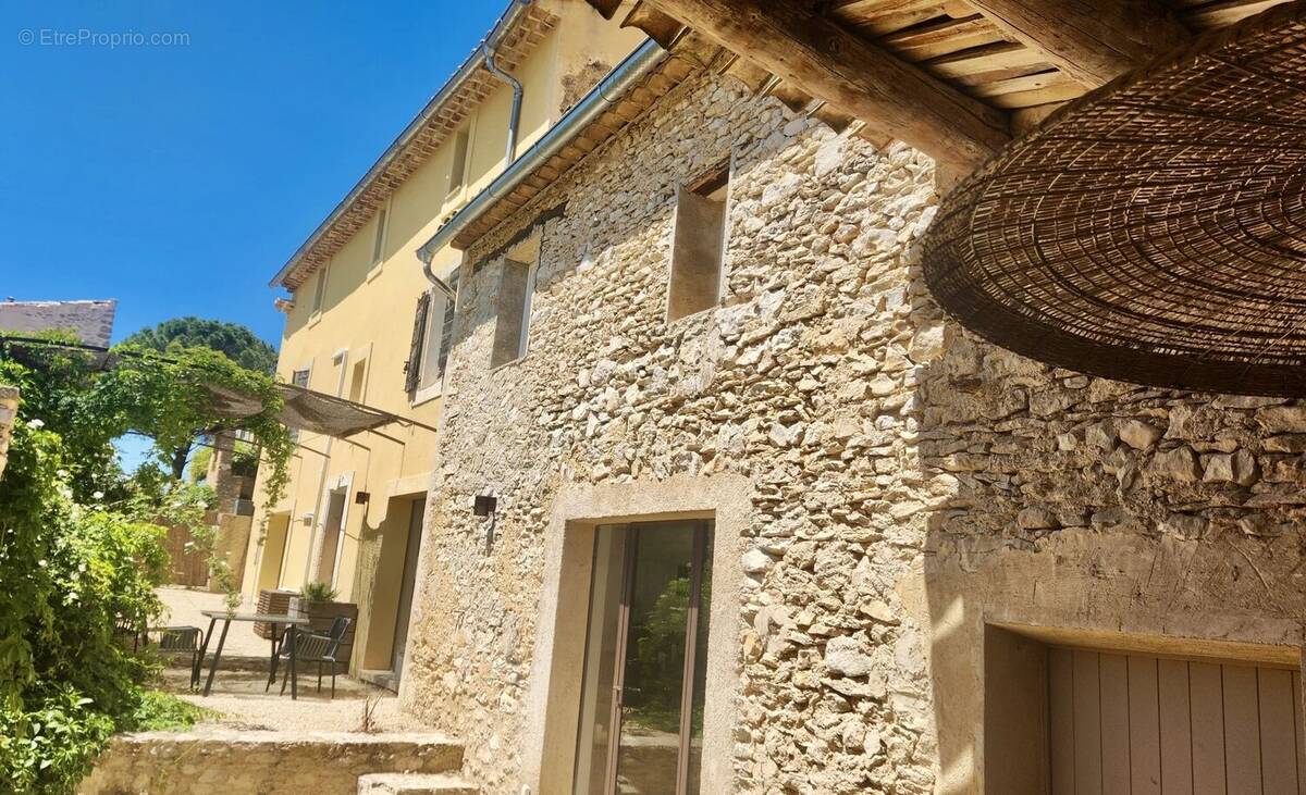 Maison à SAINT-SATURNIN-LES-APT