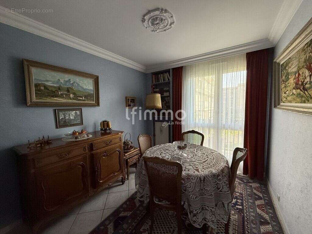 Appartement à VAUJOURS