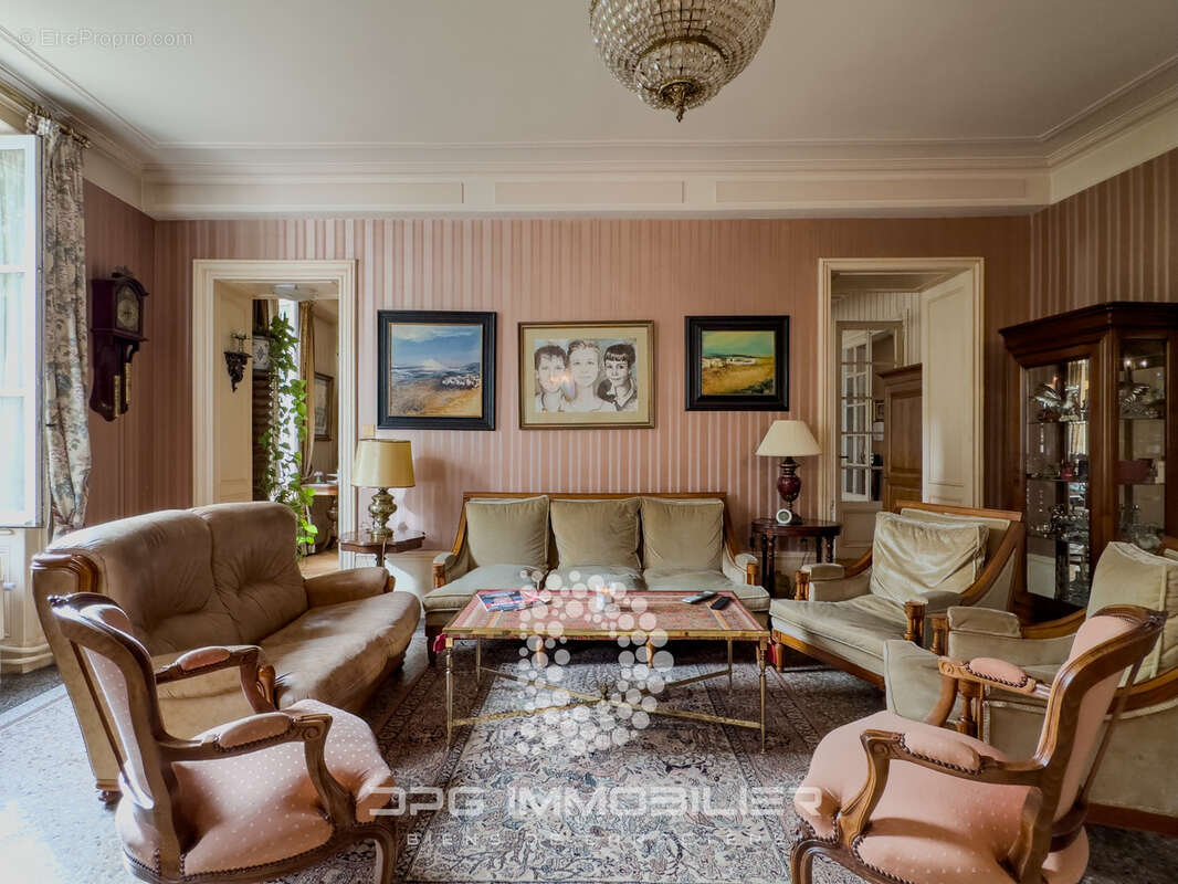 Maison à LA ROCHE-VINEUSE