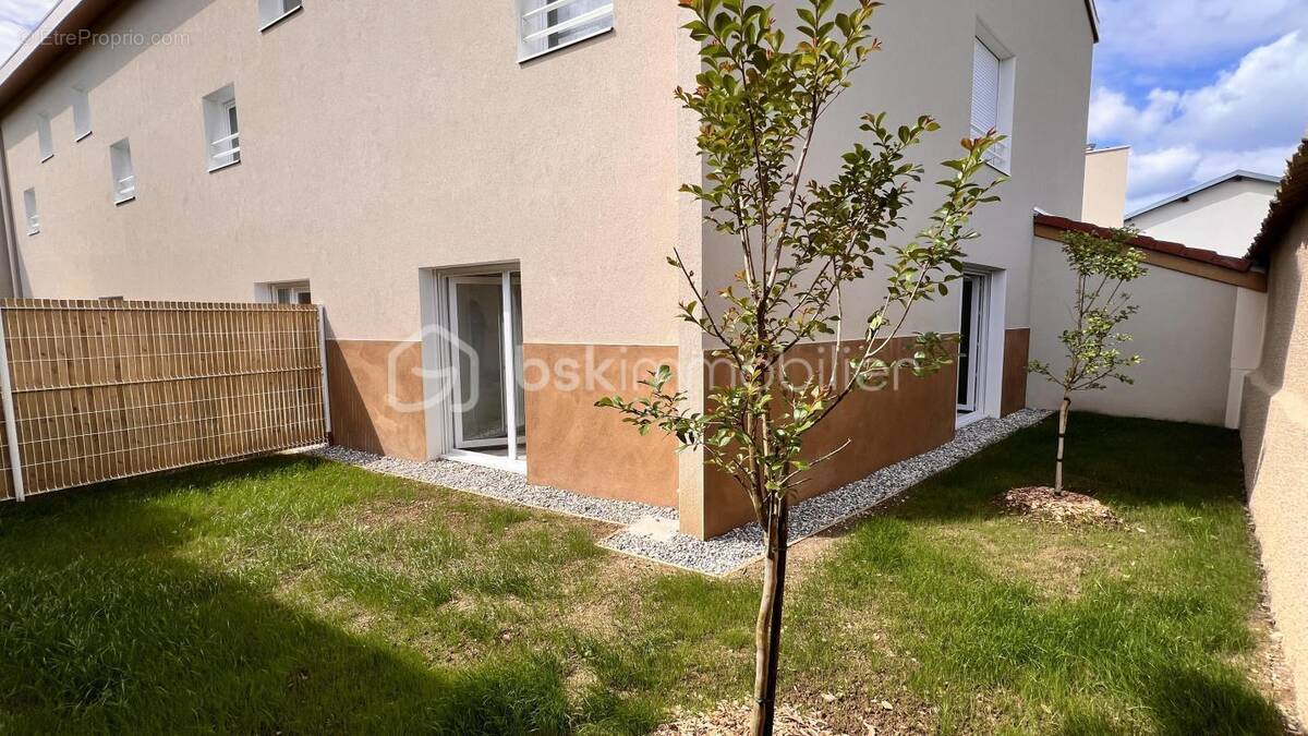 Appartement à NEYRON