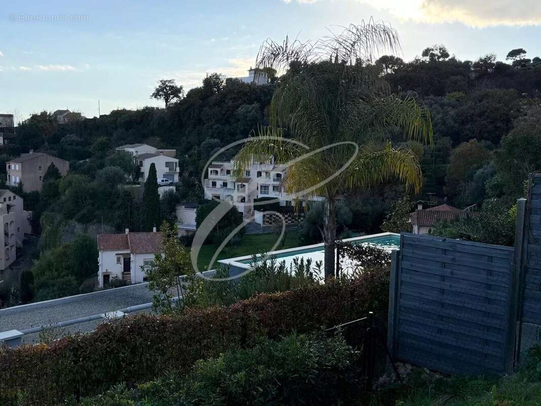 Appartement à ROQUEBRUNE-CAP-MARTIN