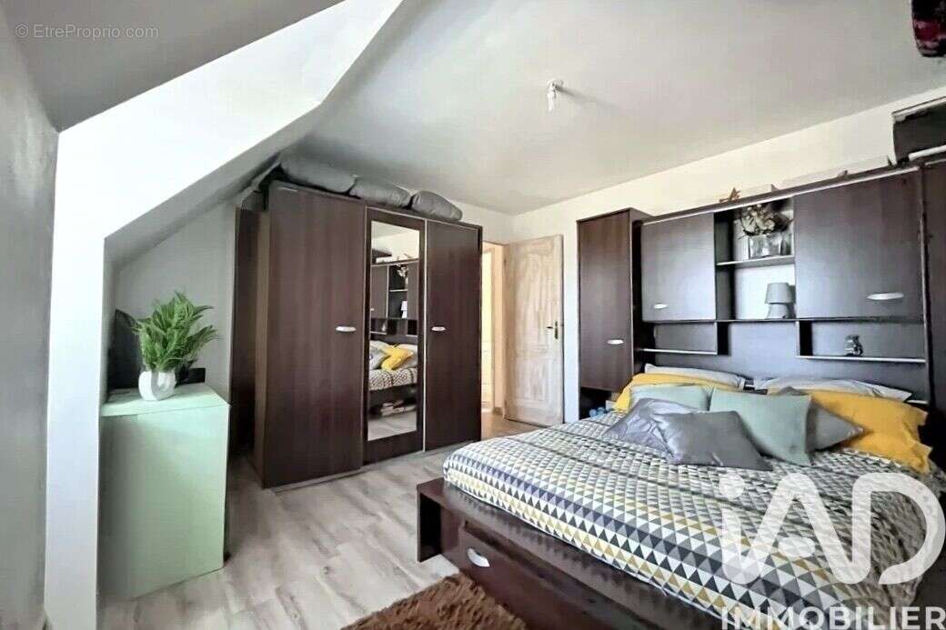 Maison 129 m² à Combs-La-Ville  - photo 6