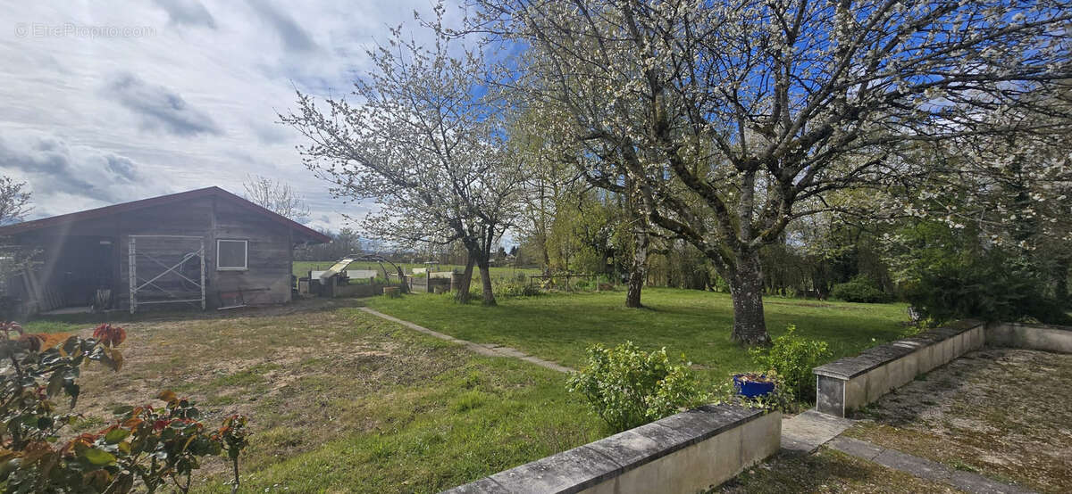 Maison à L'ABERGEMENT-SAINTE-COLOMBE