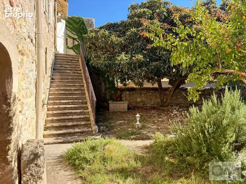 LECTOURE, hyper centre, maison ancienne de 250 m² potentiellement habitable avec son jardin attenant et ses dépendances - photo 3