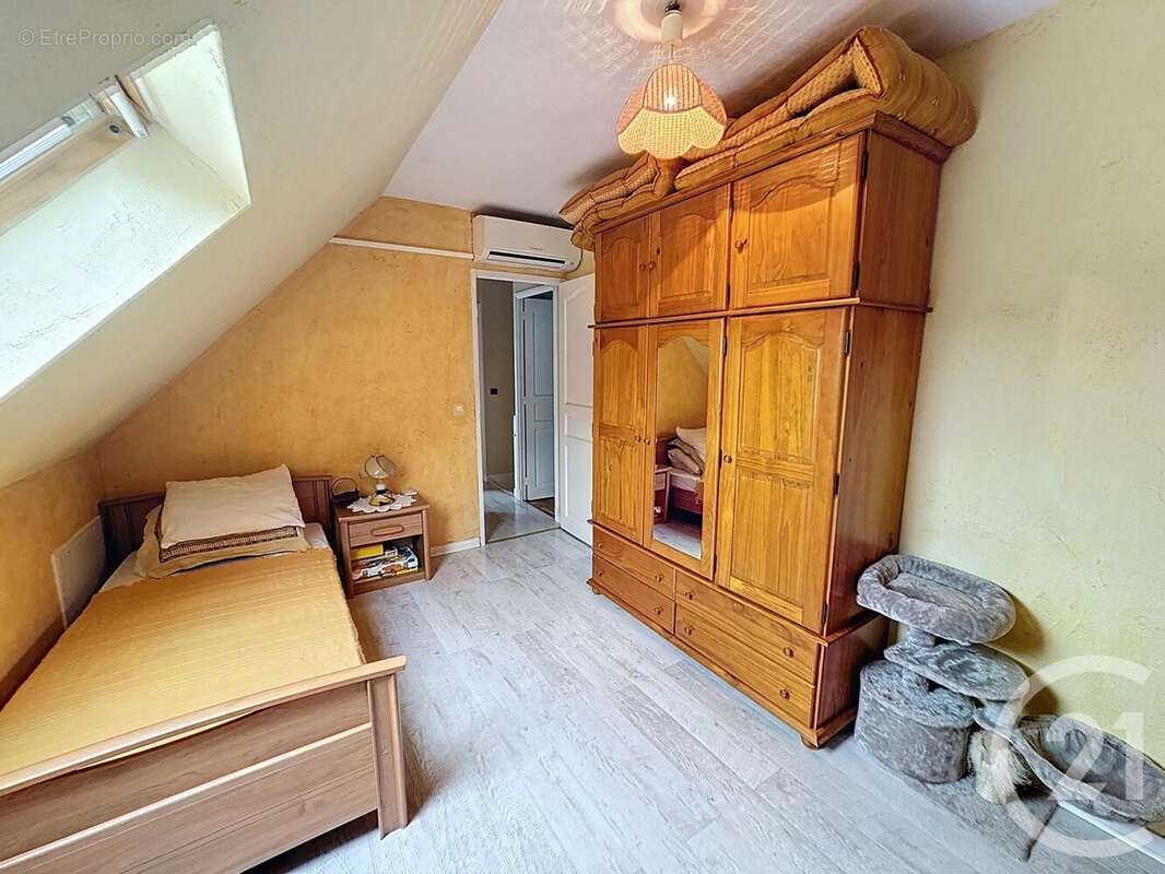 Maison à VAUX-LE-PENIL