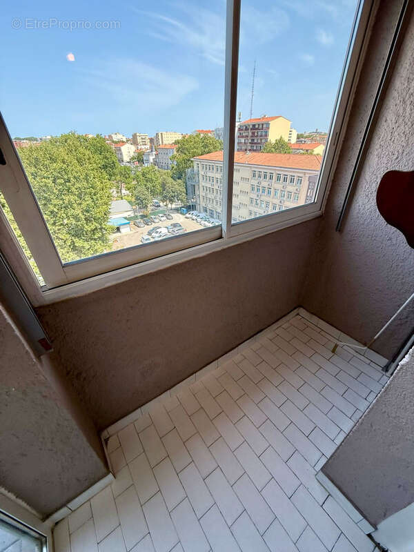Appartement 2 pièces 7ème et dernier étage - Parking et cave privés - photo 5