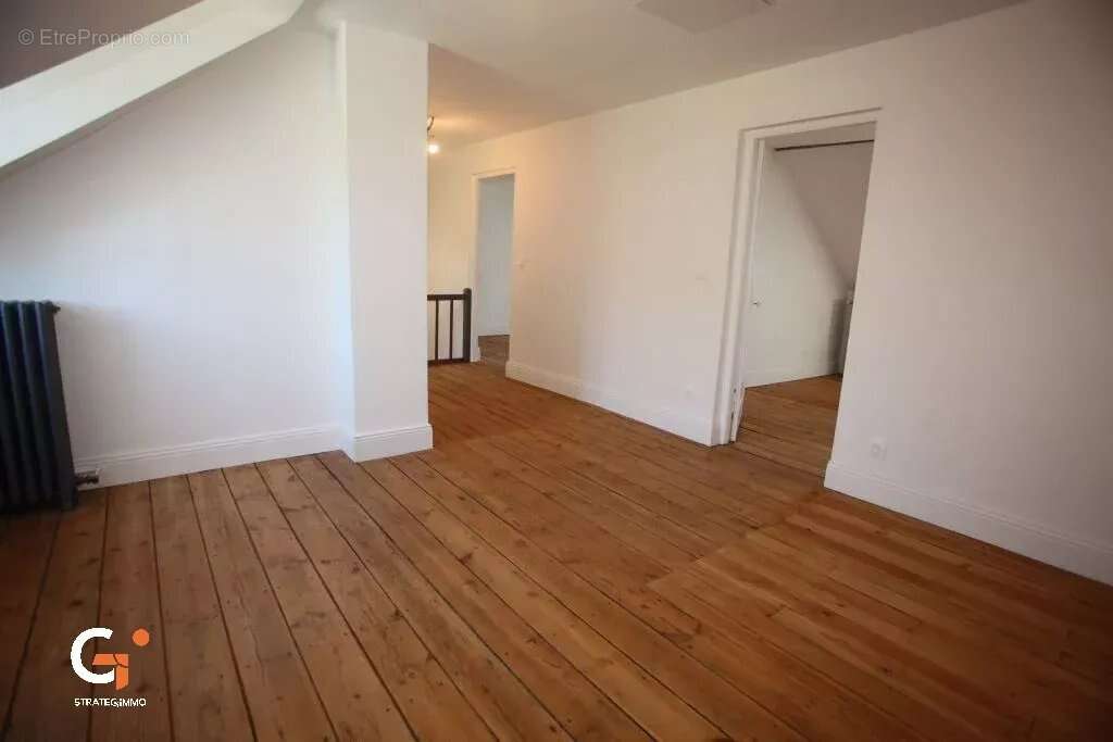 Maison 9 pièces avec jardin et garage - photo 14