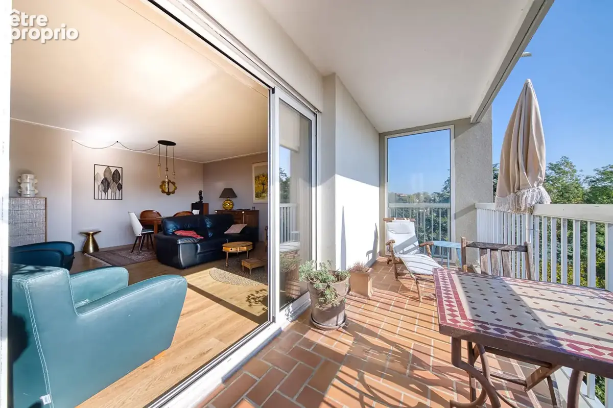 T4 avec grand balcon - Étage élevé - Vue dégagée - Garage et Cave - photo 2