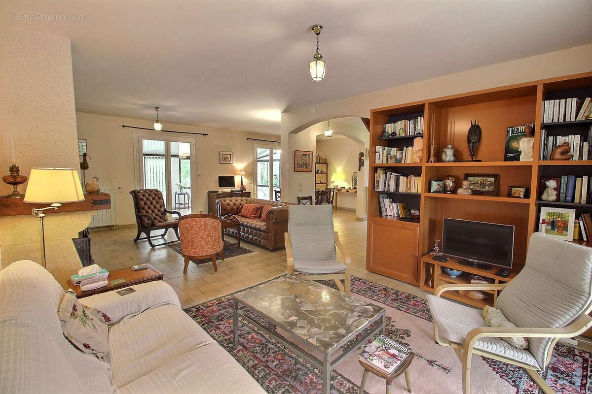 Maison à SAINT-CLEMENT-DE-RIVIERE