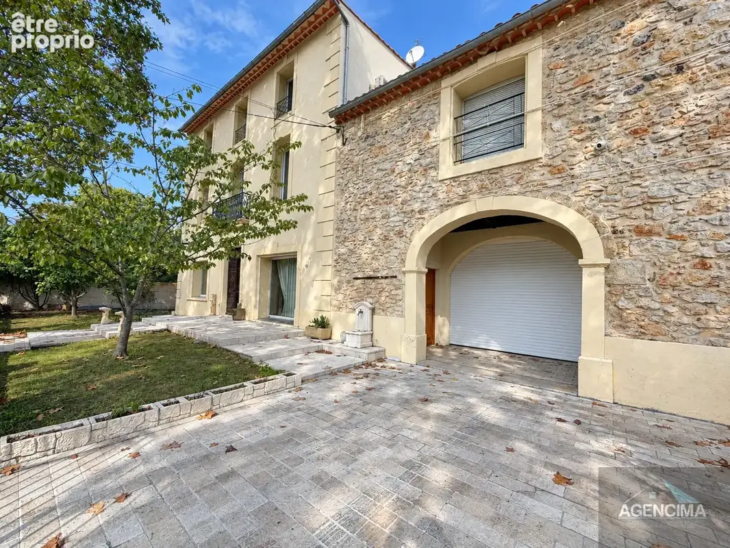 Demeure de prestige pleine d'histoire, avec garage, appartement T3 et jardin - photo 3