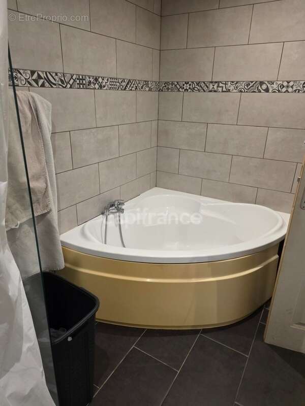 Maison à LAVERNOSE-LACASSE