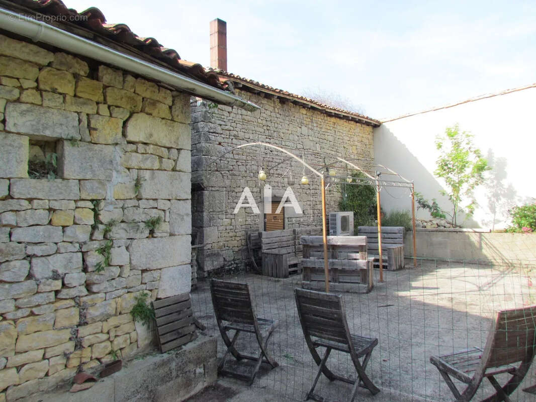 Maison proche de Nanteuil en Vallée - photo 19