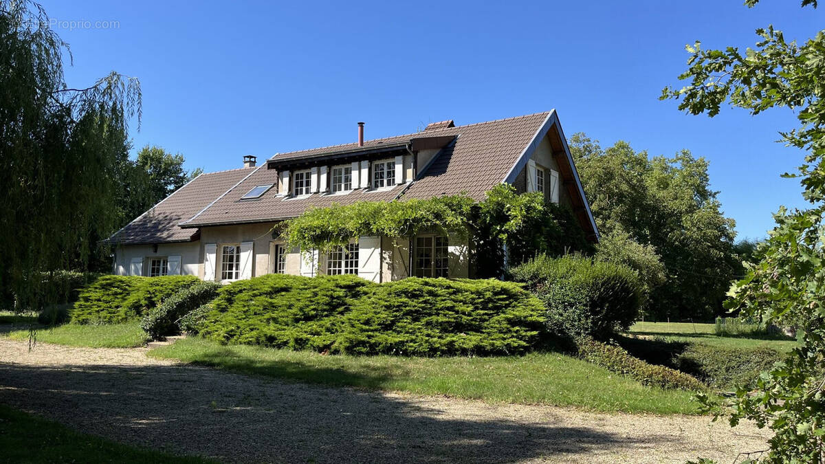 Maison à GARNERANS