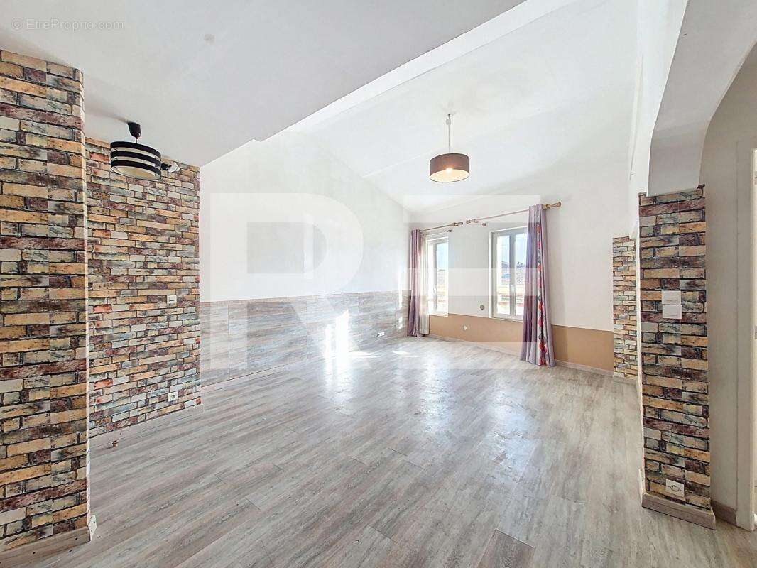 Appartement à LUNEL