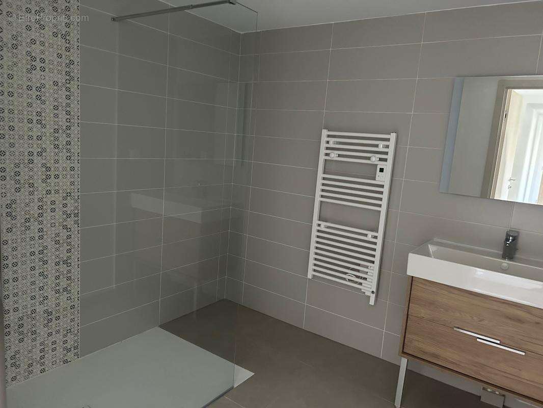 Appartement à SAINT-PAUL-TROIS-CHATEAUX