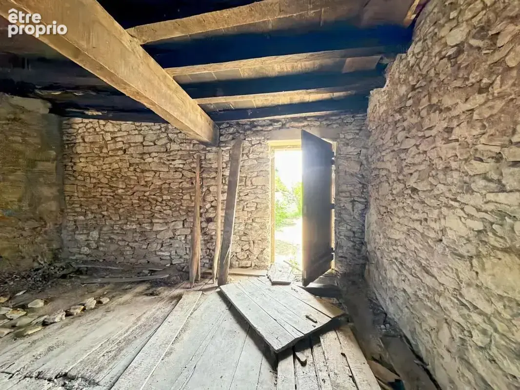  Authentique ancien chais en pierre à rénover – Charme et potentiel au cœur d’un hameau paisible - photo 6