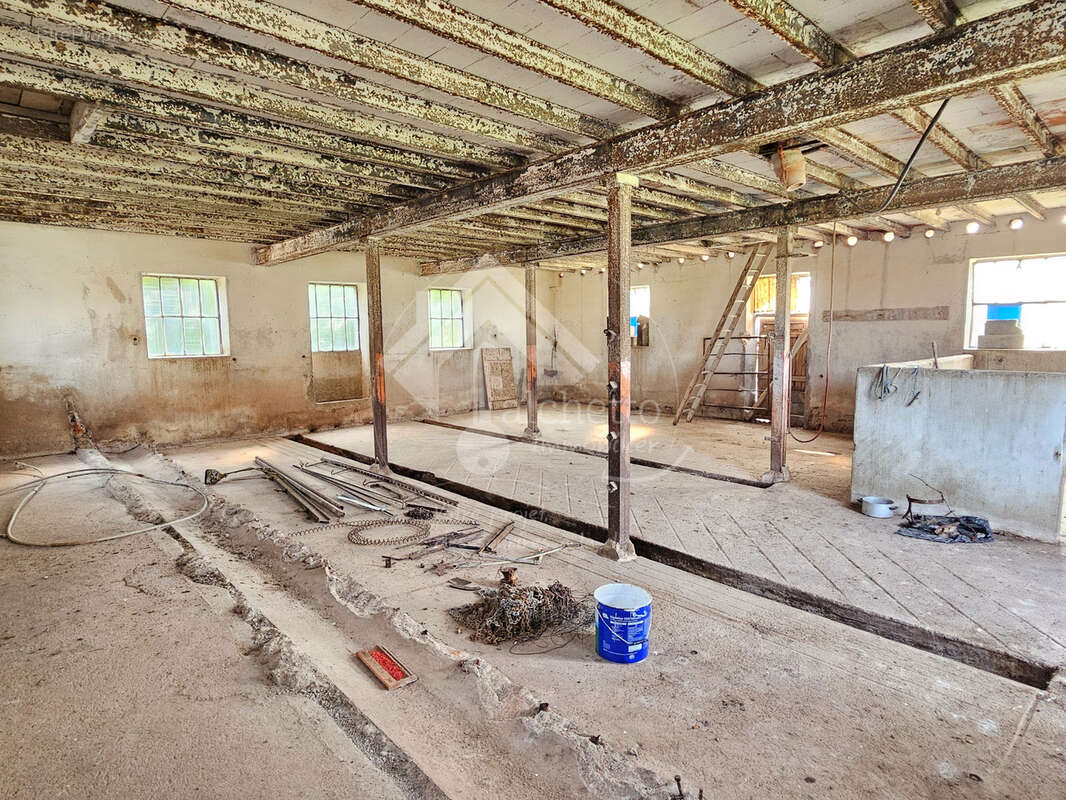 Maison à MONTAIGU-LE-BLIN