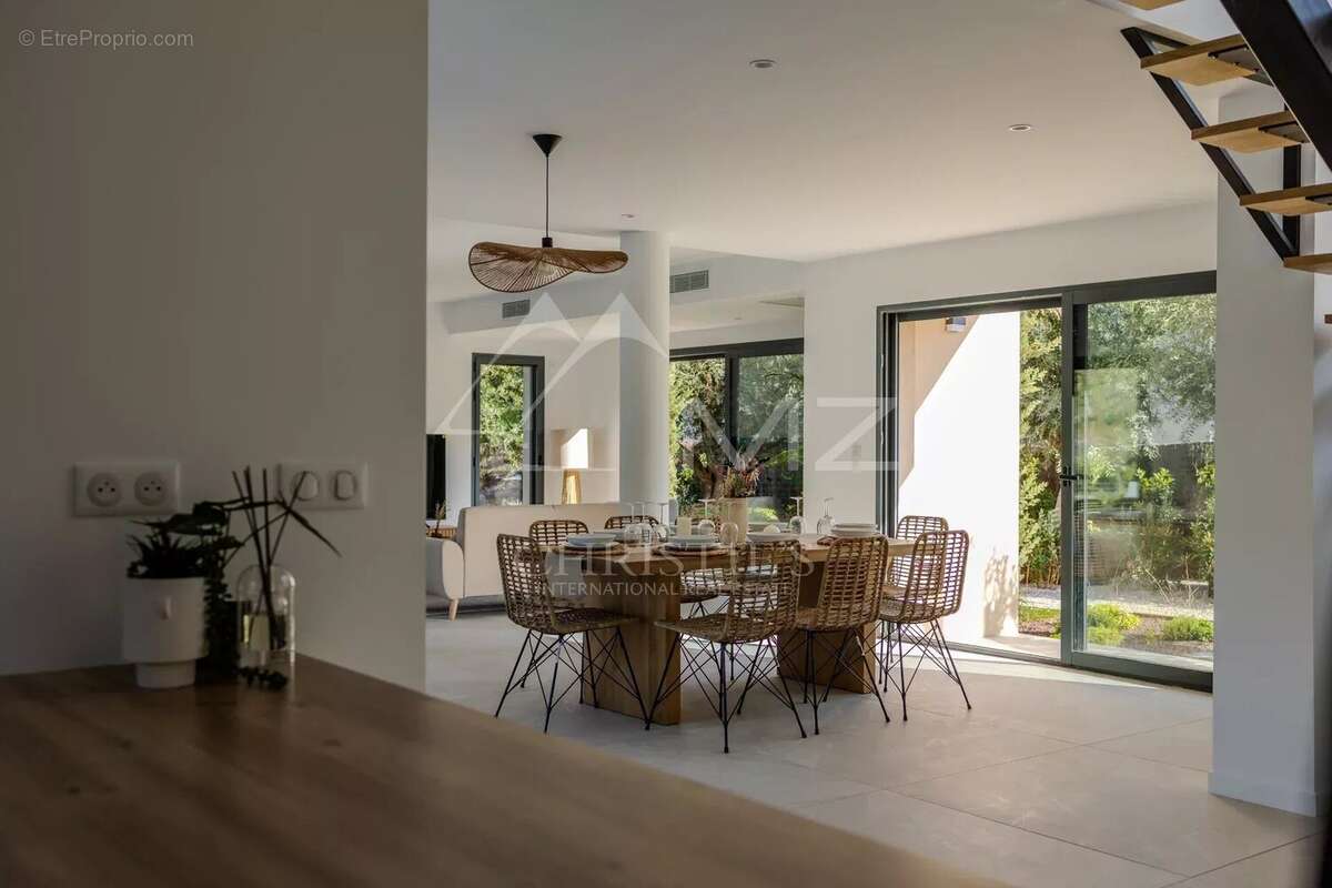 Maison à PLAN-DE-LA-TOUR