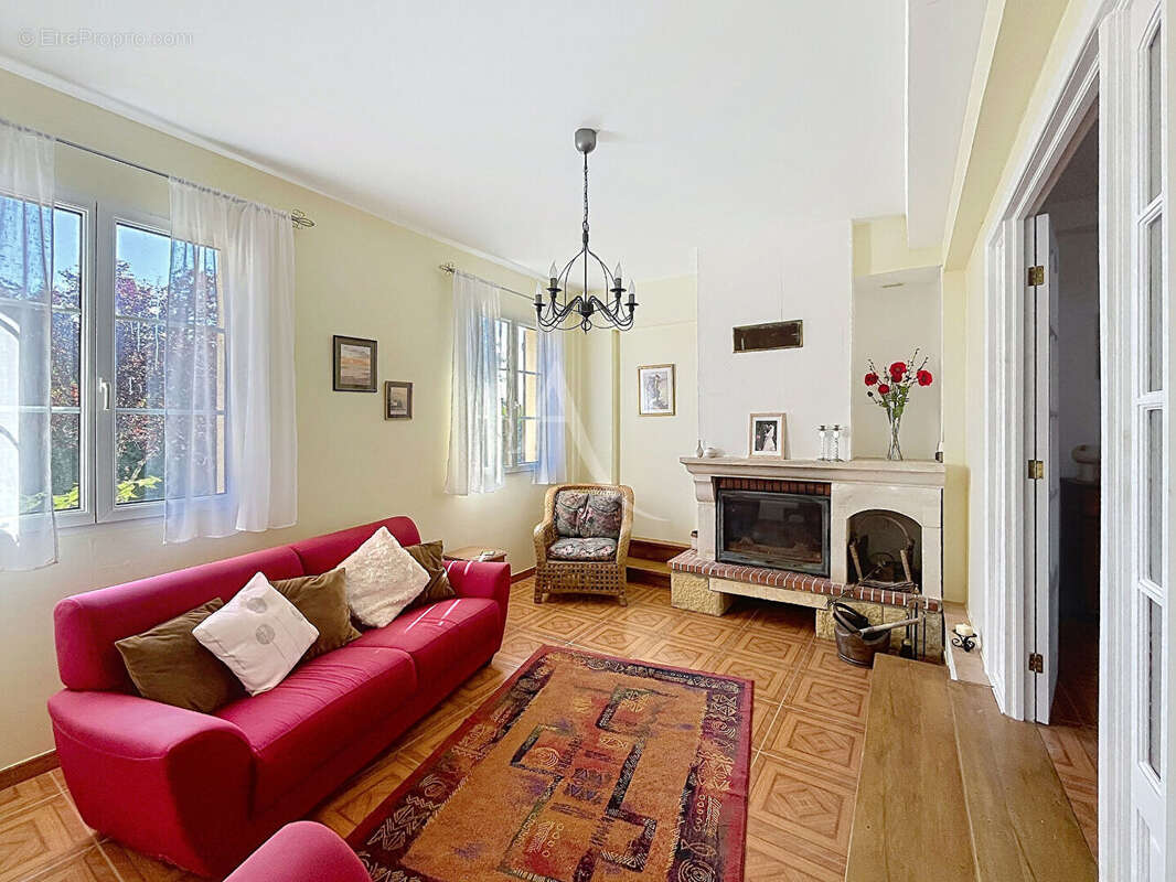 Maison plain pied de 229 m² avec 5 chambres, sous-sol complet, double garage et jardin clos à 3 minutes de Prayssac - photo 8