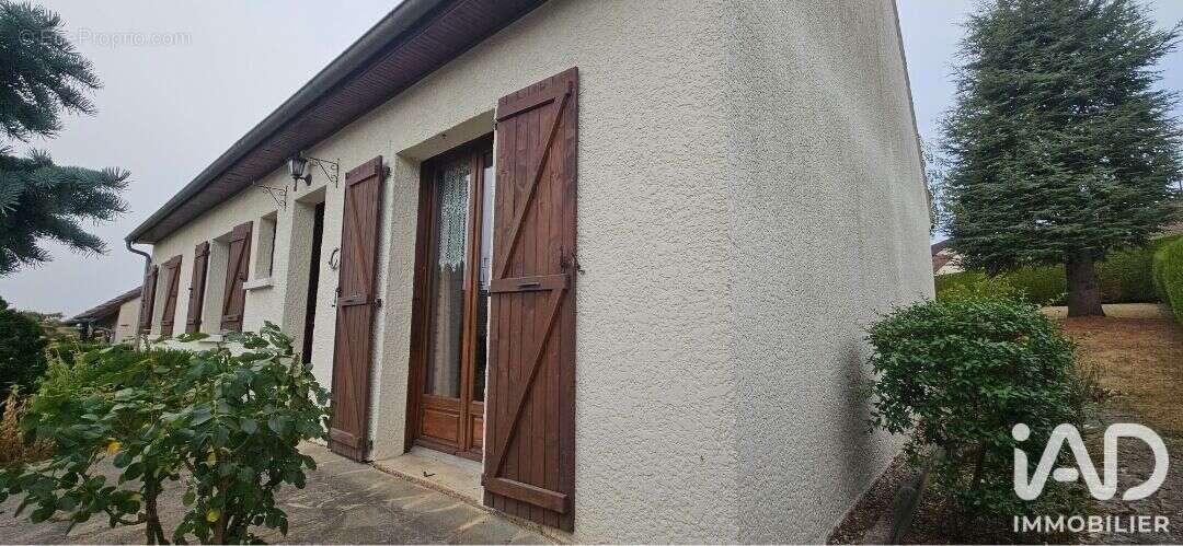Maison 164 m² à Saint-Julien-Du-Sault  - photo 3