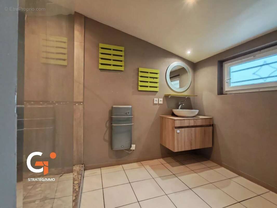 Maison à SAINT-ETIENNE-DU-ROUVRAY