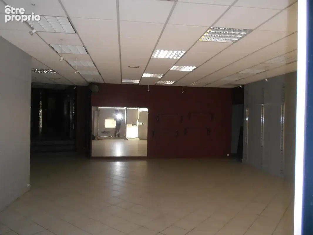 Local commercial centre ville Thiers - photo 3