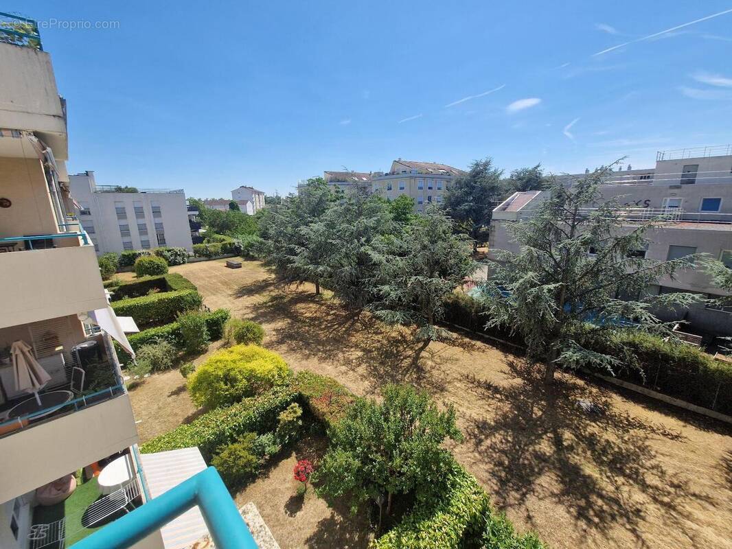   - Appartement à DECINES-CHARPIEU