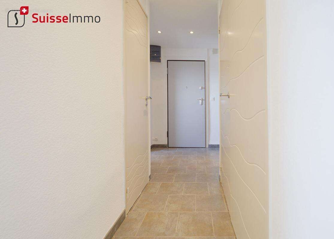Appartement  4 pièces 70.4 m2 - 2 balcons - Vue Château et pré-la-Rose - photo 12