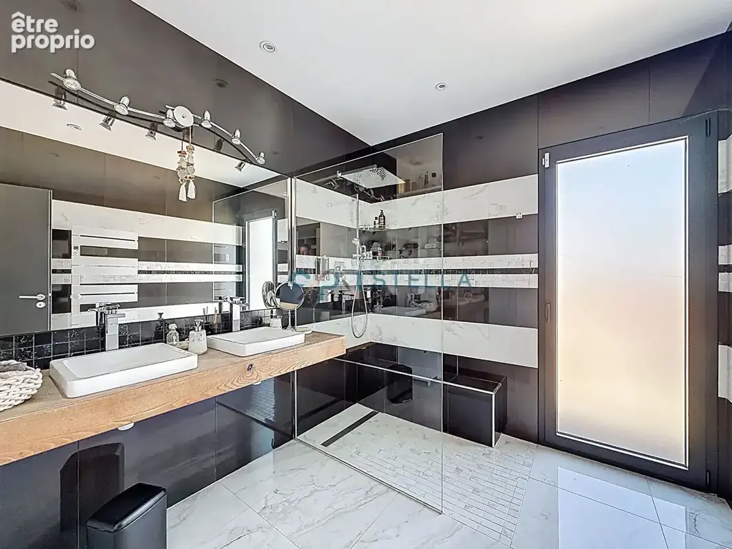 Villa contemporaine de plain-pied avec piscine, prestations haut de gamme - photo 7