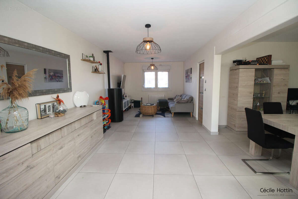 Maison à GONDECOURT