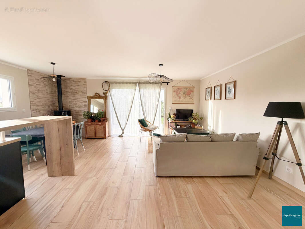 Maison à FEUGUEROLLES-BULLY