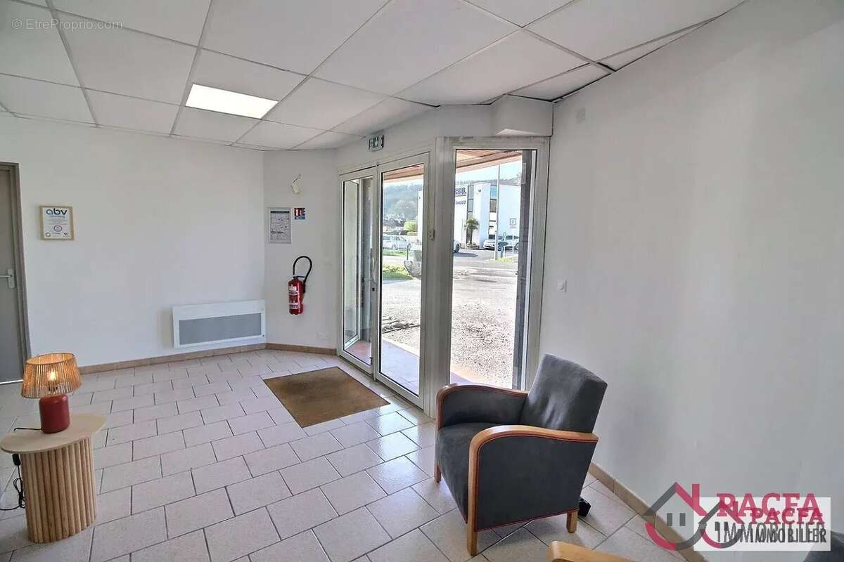 Espace Commercial Moderne à Saïx - photo 3