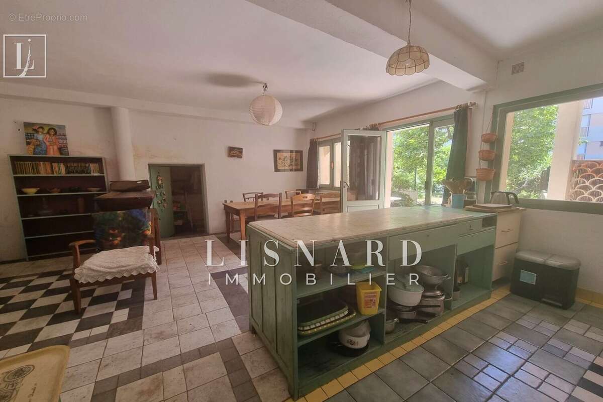 Appartement à VALLAURIS