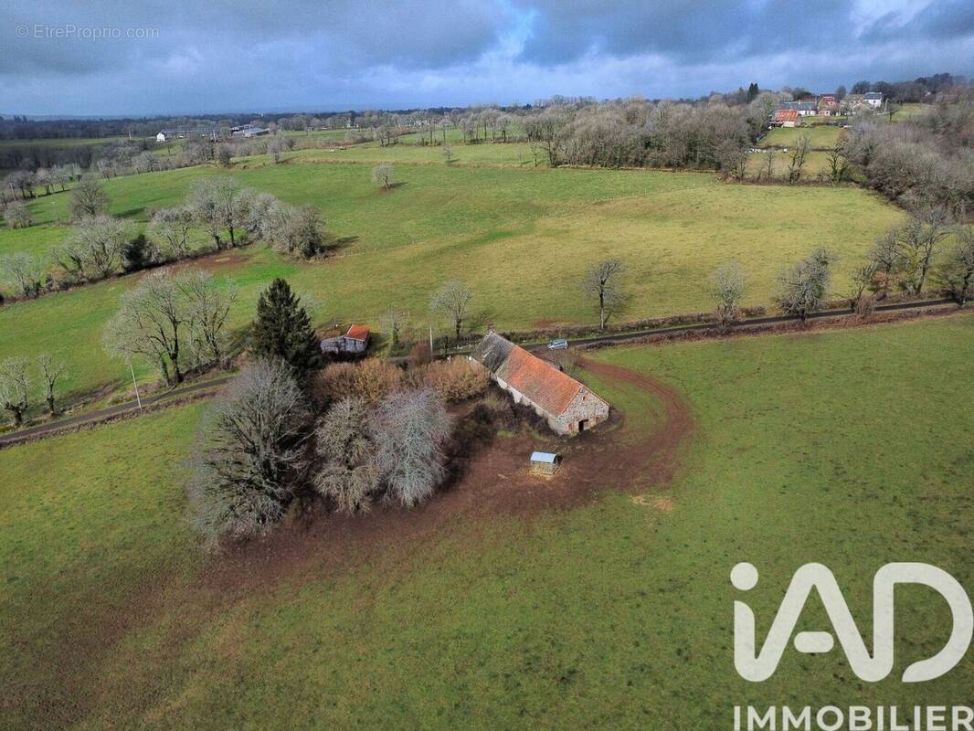 Photo 1 - Maison à ALLY