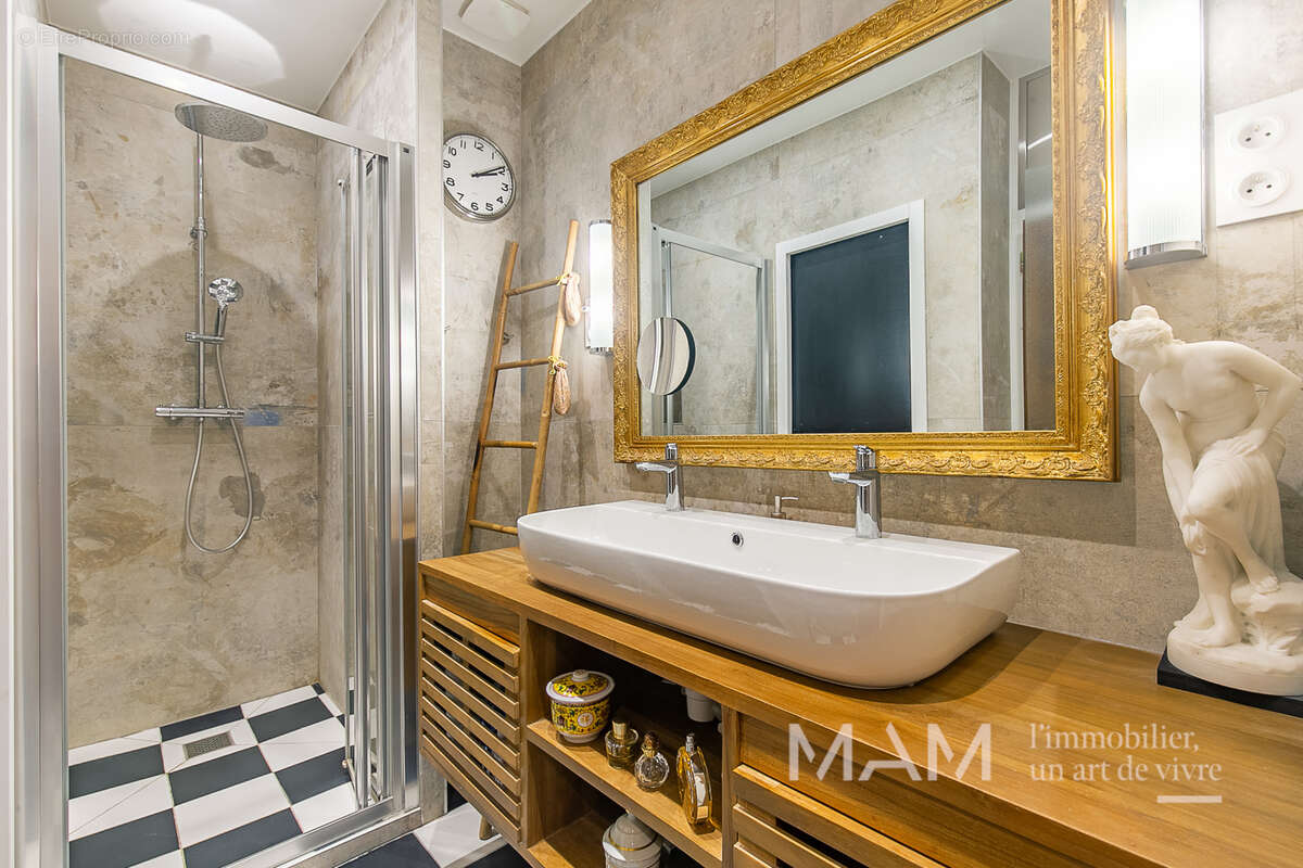 Appartement à MARSEILLE-1E