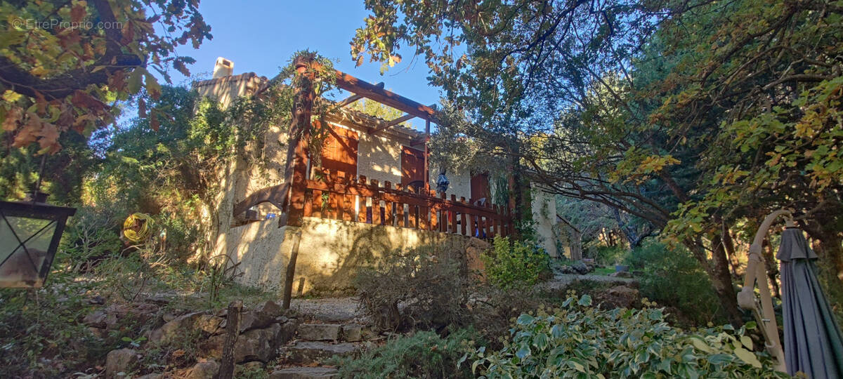 Maison à MONTFERRAT