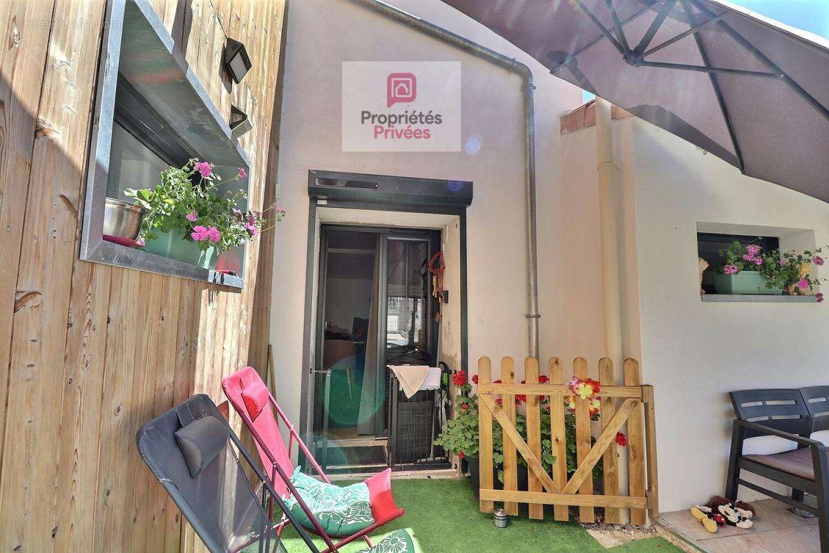 Longère charentaise de 188 m2, une grange intermédiaire pouvant servir d'agrandissement, un gite, un garage à l'est de 36 m2, de - photo 14