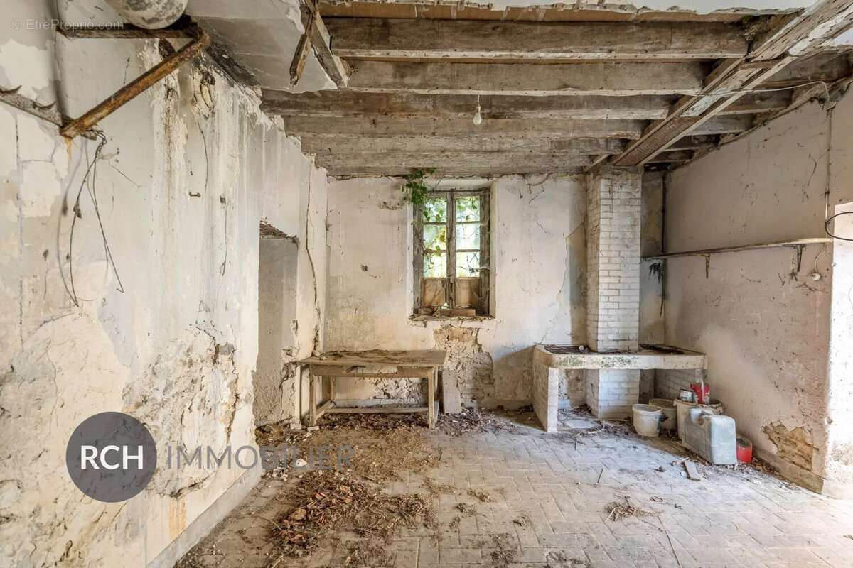 Maison à LA QUEUE-LES-YVELINES