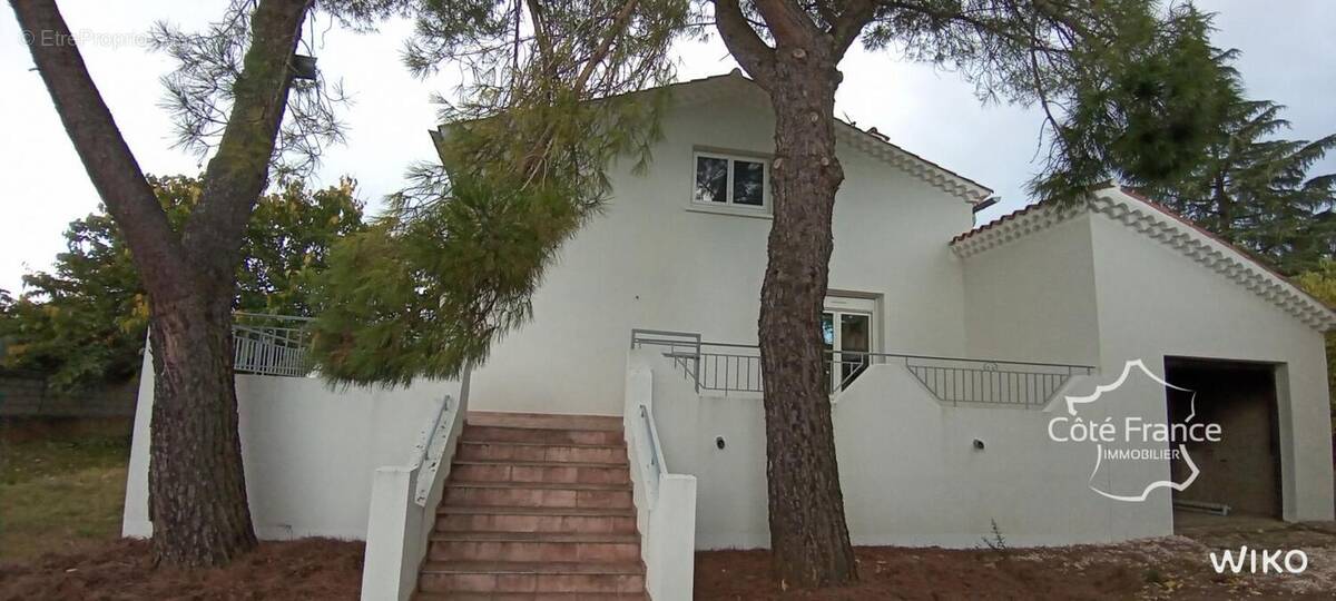 Maison à SAINT-JULIEN-LES-ROSIERS